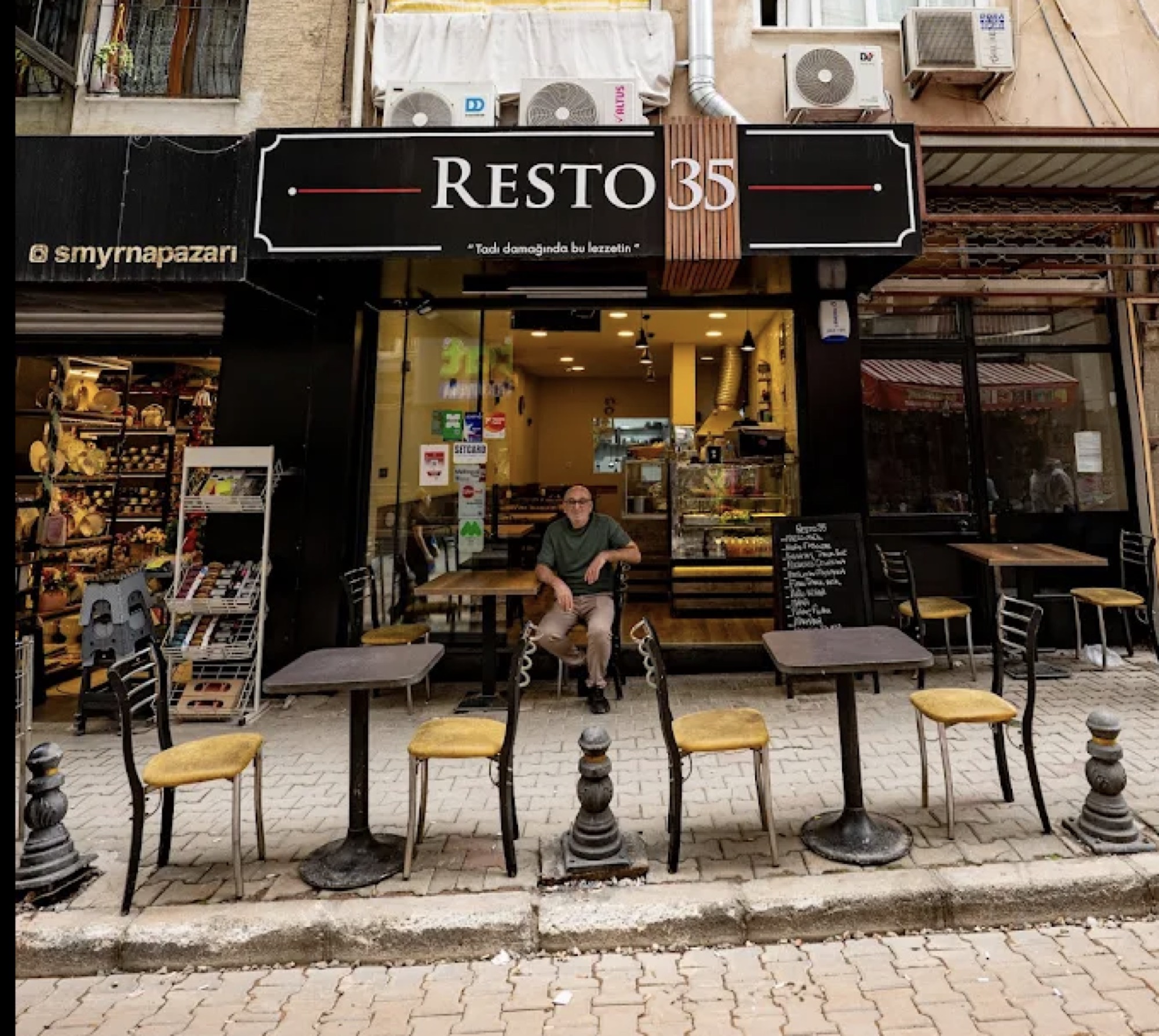 Resto35 dükkan cephesi, Bornova
